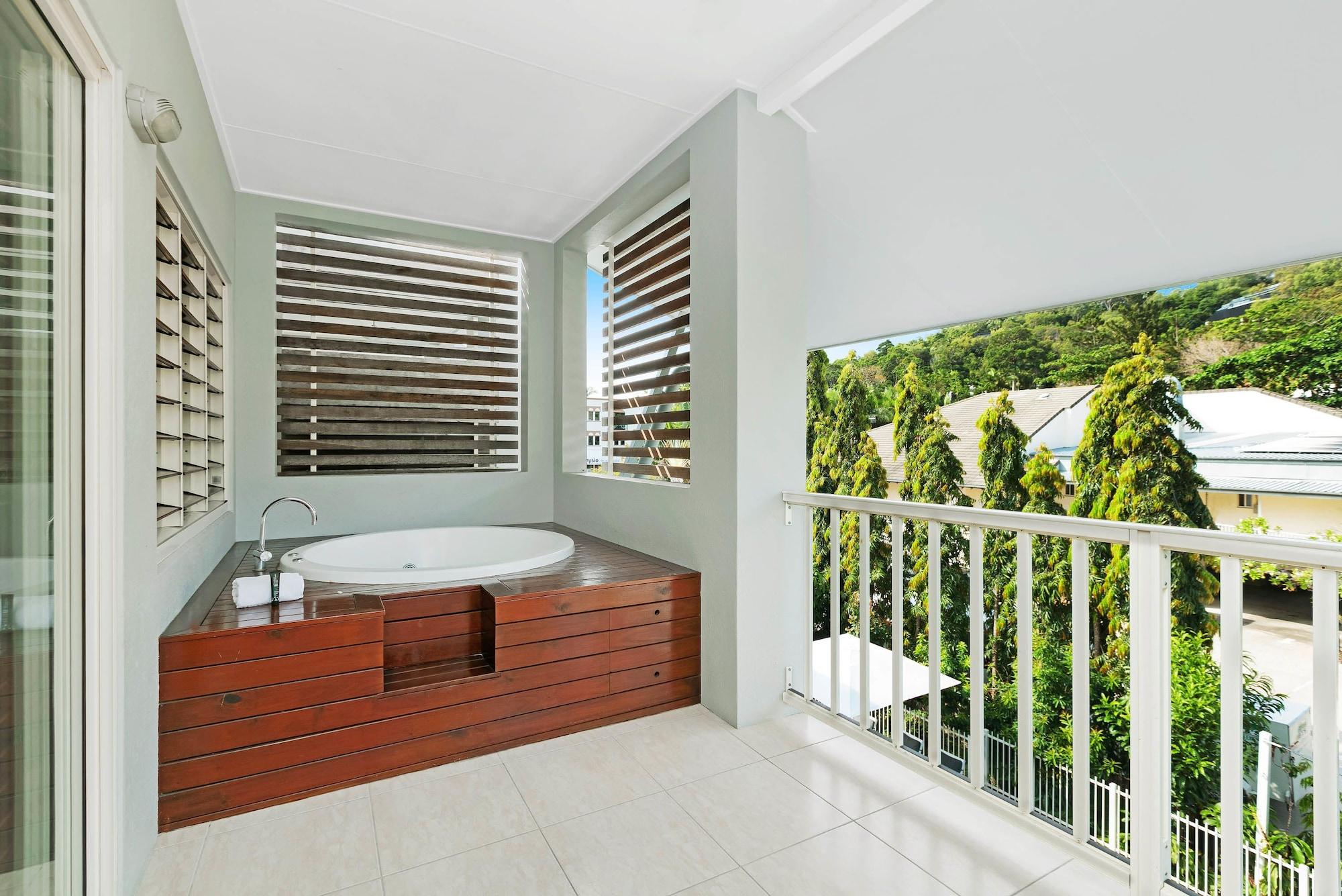 Aparthotel Mantra Aqueous On Port Port Douglas Exterior foto