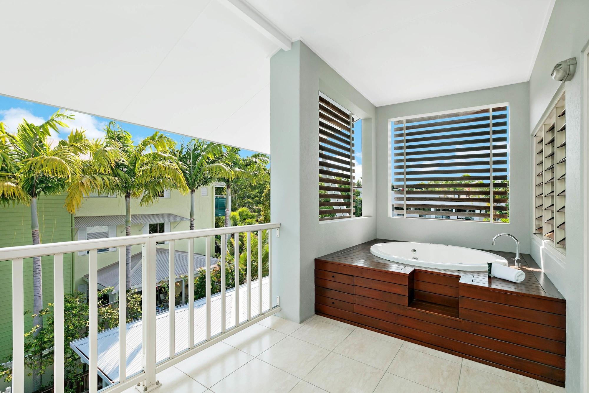 Aparthotel Mantra Aqueous On Port Port Douglas Exterior foto