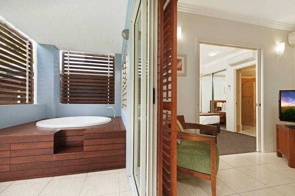 Aparthotel Mantra Aqueous On Port Port Douglas Exterior foto