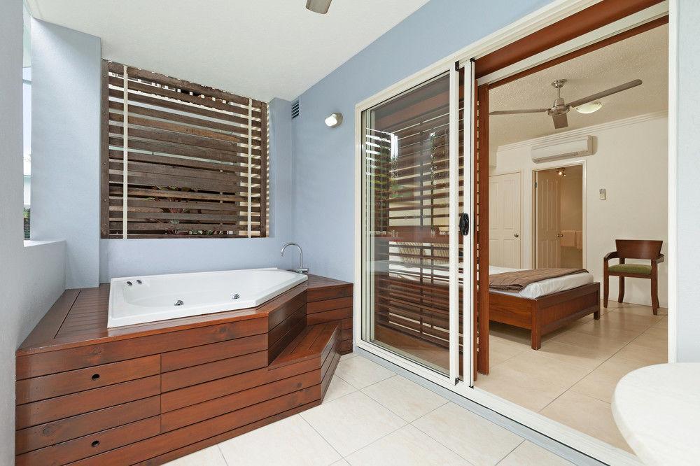 Aparthotel Mantra Aqueous On Port Port Douglas Exterior foto